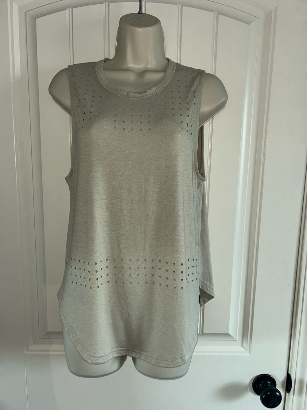 NEW Glyder Sleeveless Perforated Crewneck Tank Top - Light Gray Sz S